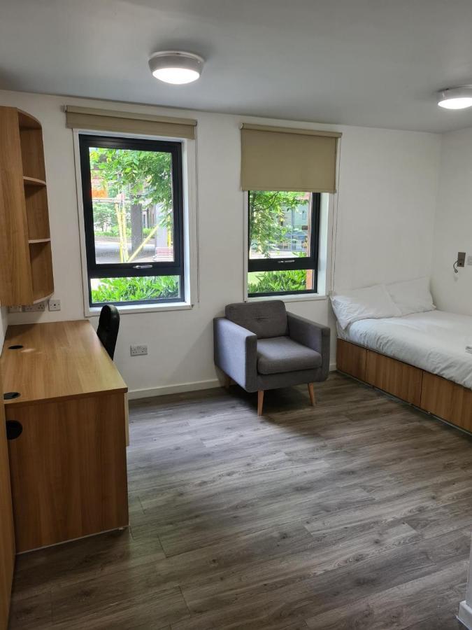 Chapter Highbury I In