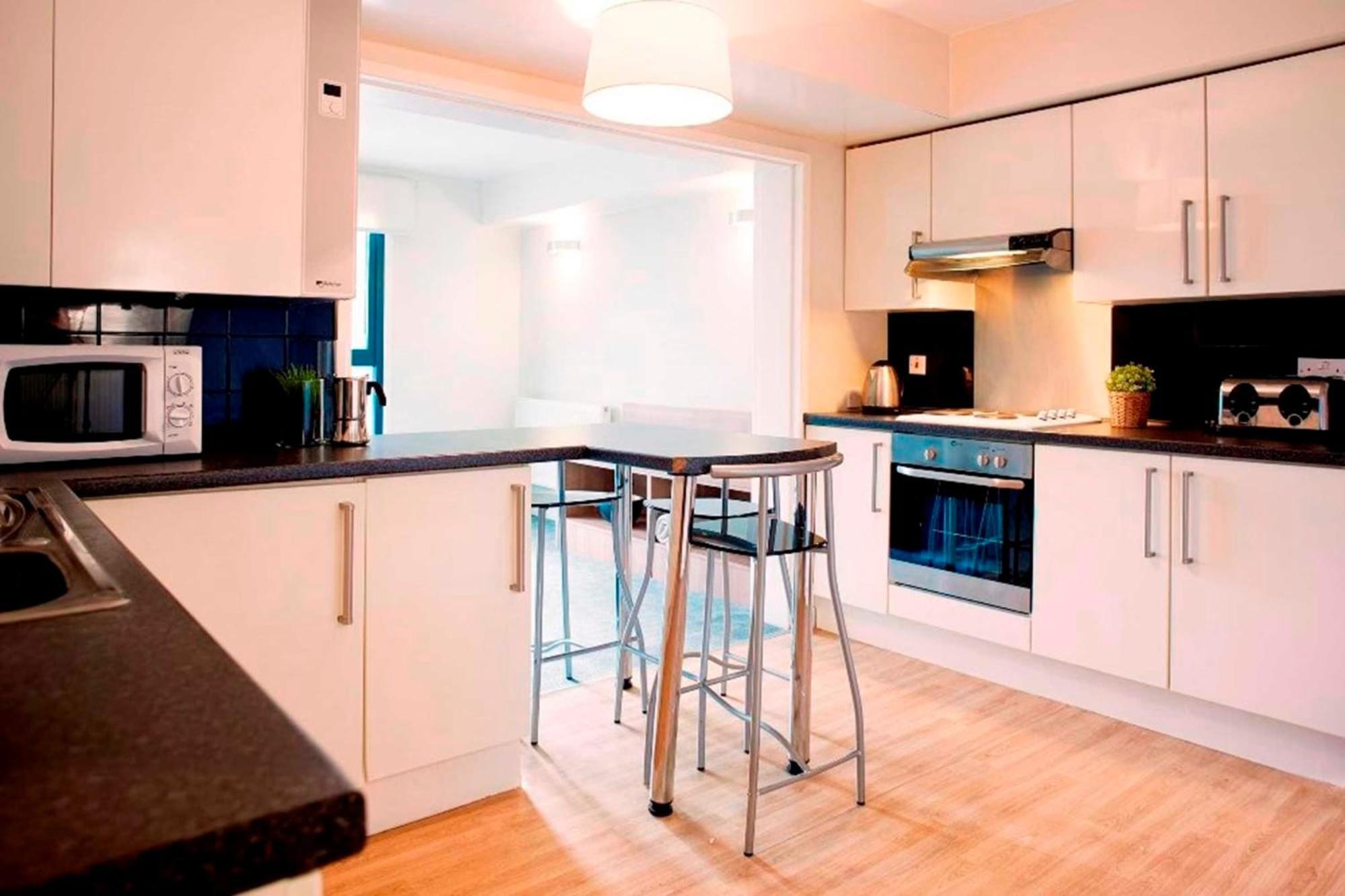 Chapter Highbury I In Apartment *